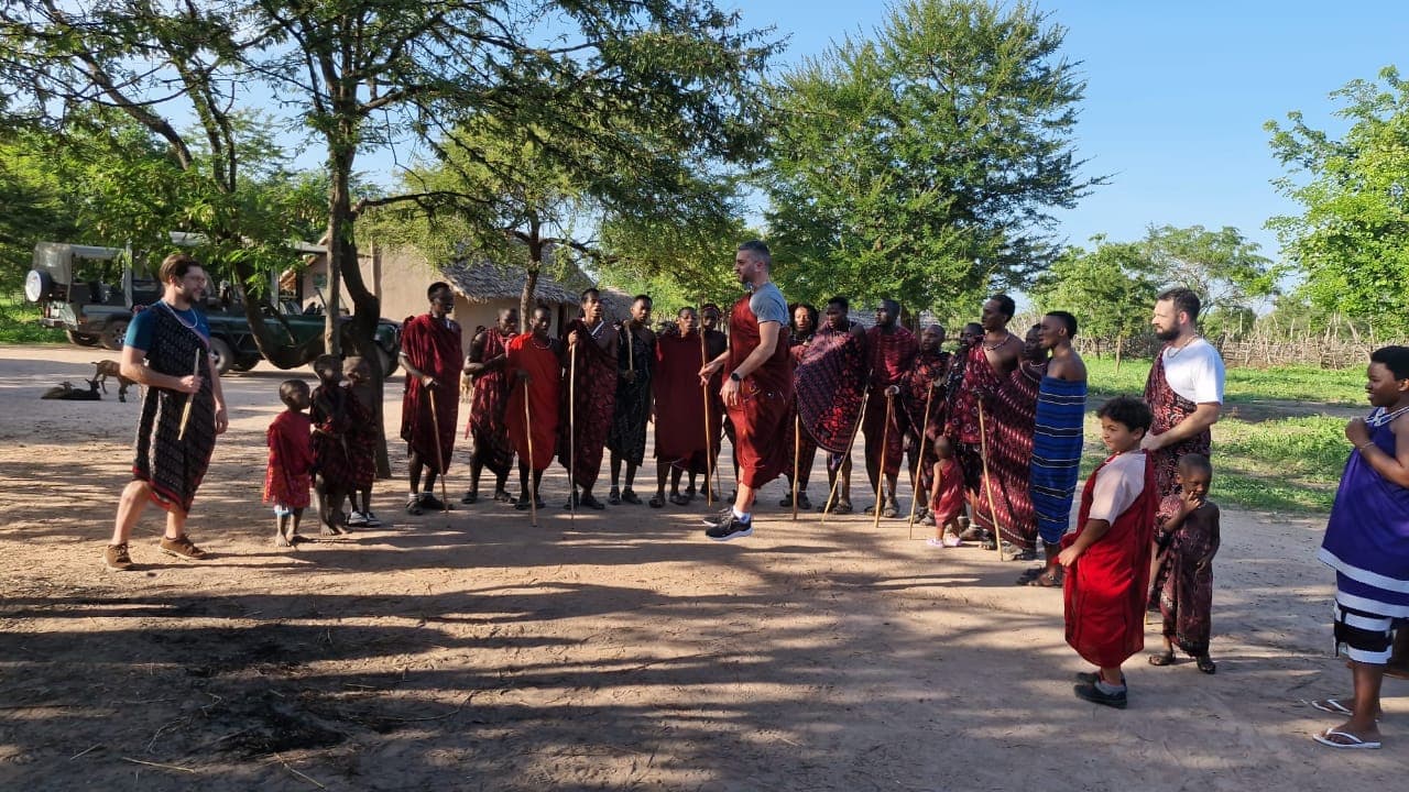 Cover Image for Respectful Traveler: Essential Tanzanian Customs & Etiquette